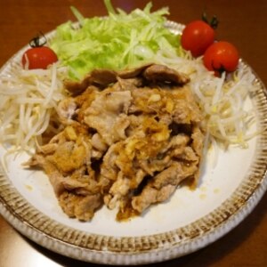 爽やかでフルーティーな味わい！豚のりんご生姜焼き